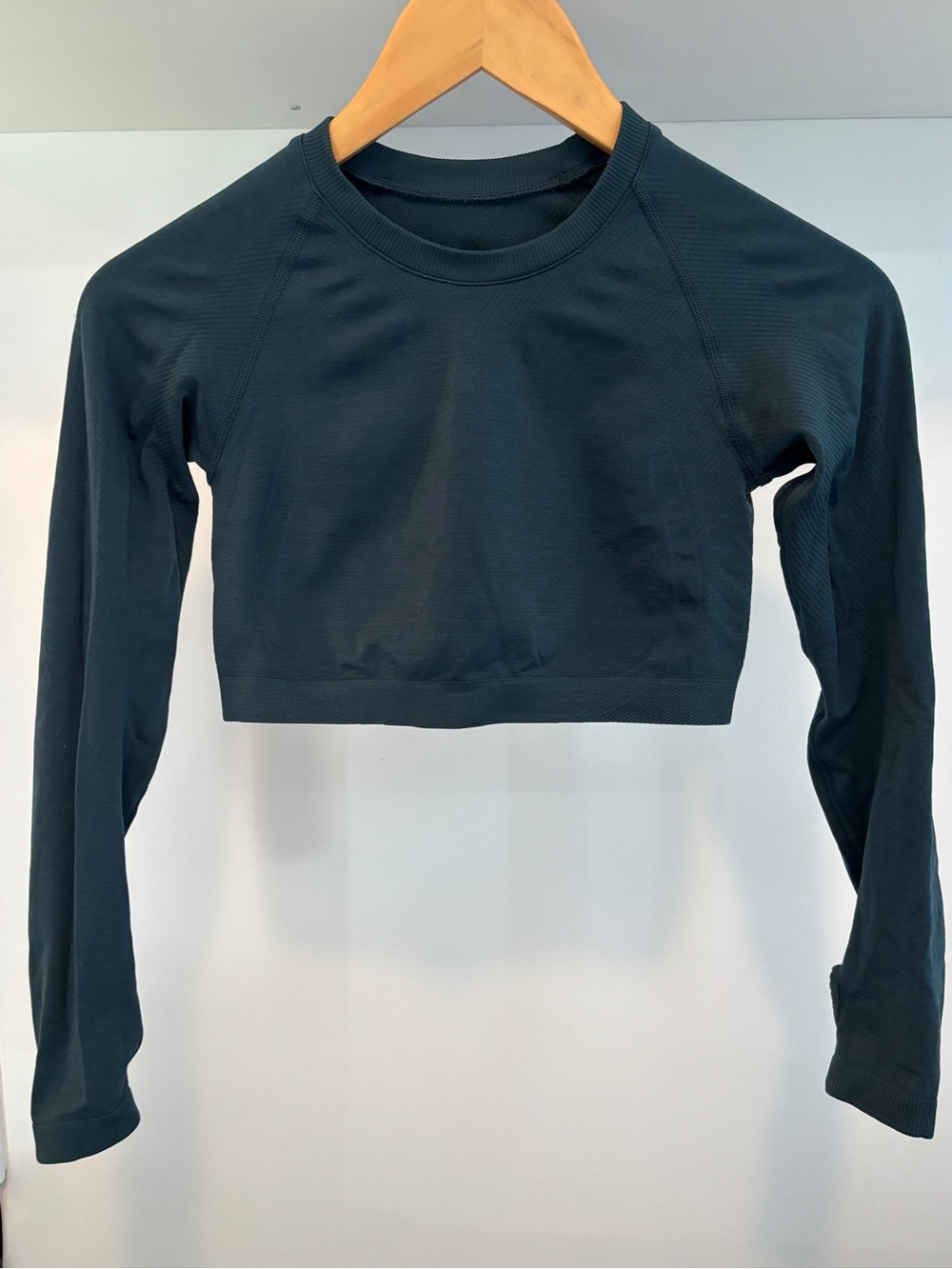 Alphalete Stratus Seamless Crop Long Sleeve Midnight Size Small